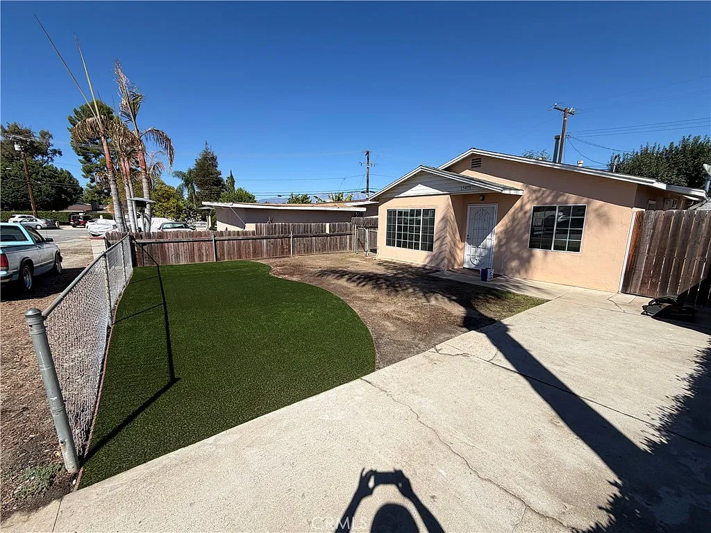 3 bed, 825 sqft, $2,750 — Photo 2