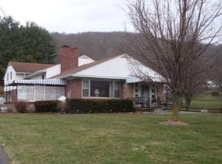 914 S Sewell St, Rainelle, WV 25962
