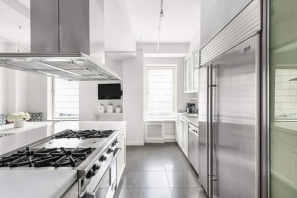 Sold by Sotheby's International Realty | media 7