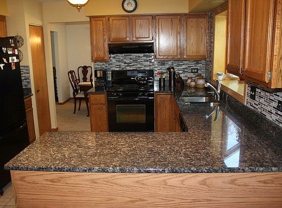 5th image of 150 Richmond Ct