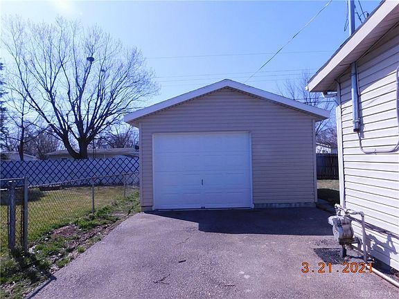 3rd image of 320 Fenwick Dr