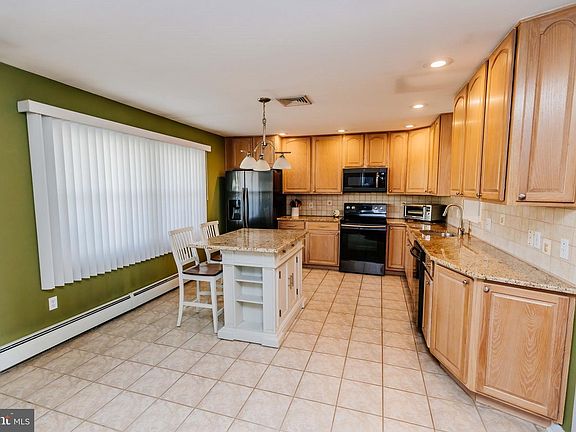 4th image of 72 Thornridge Dr