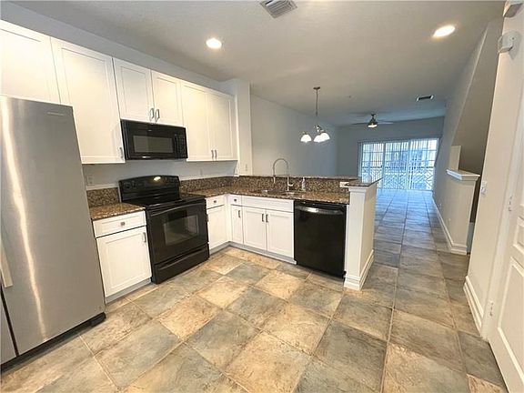 5th image of 472 NE 2nd Ave #11