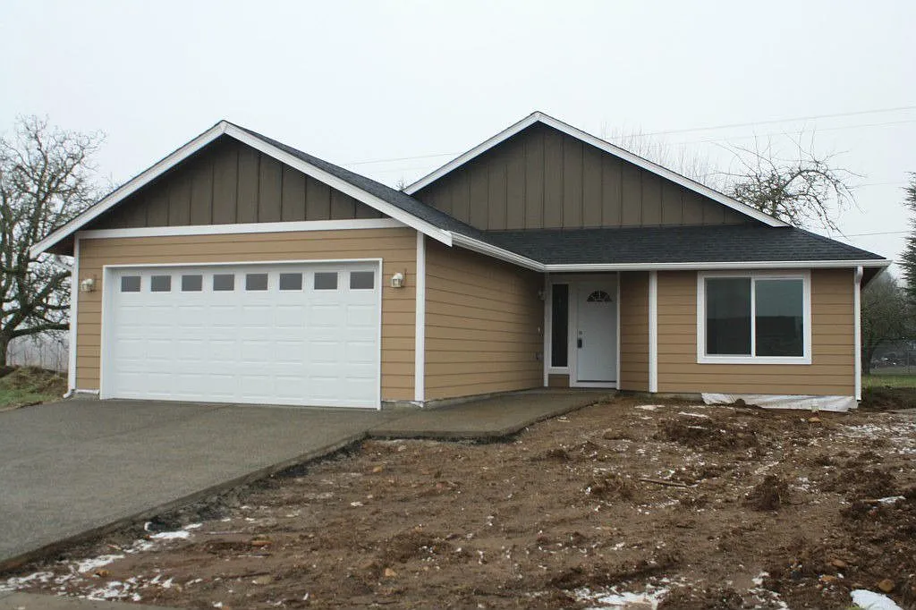 152 London Ln photo 1