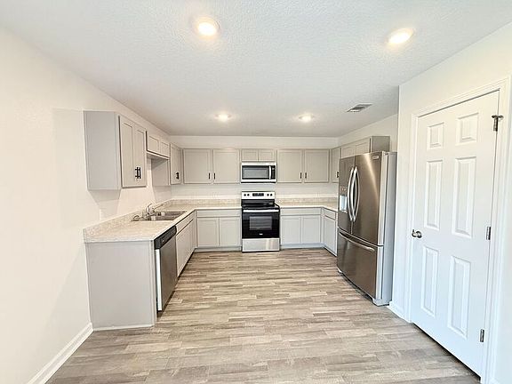 3rd image of 4378 Jitterbug St