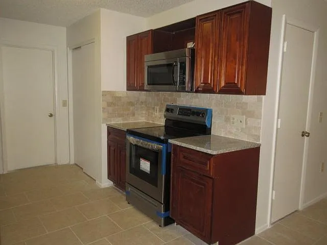 11348 Linden Dr — Photo 7