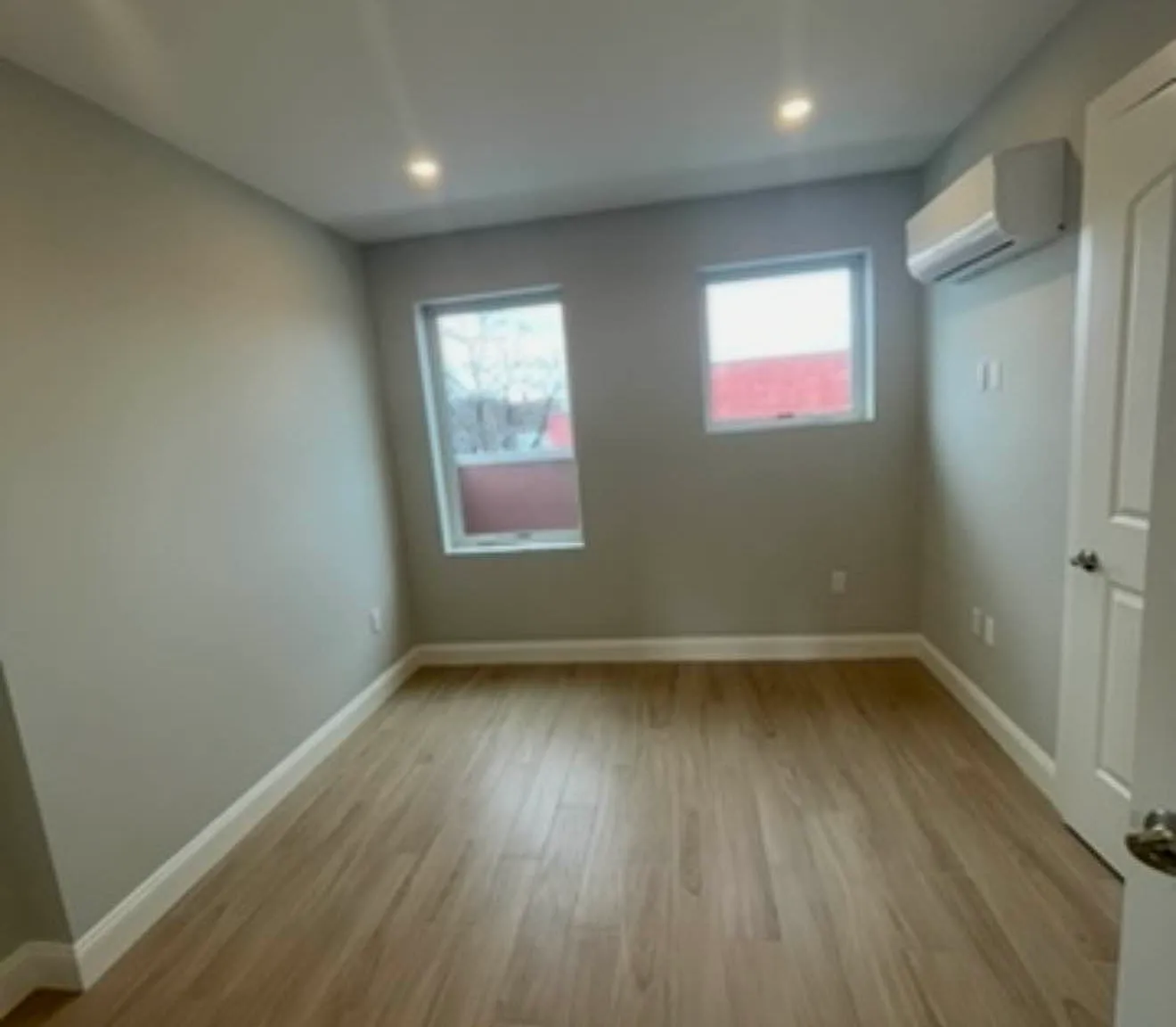149-35 Barclay Avenue — Photo 3