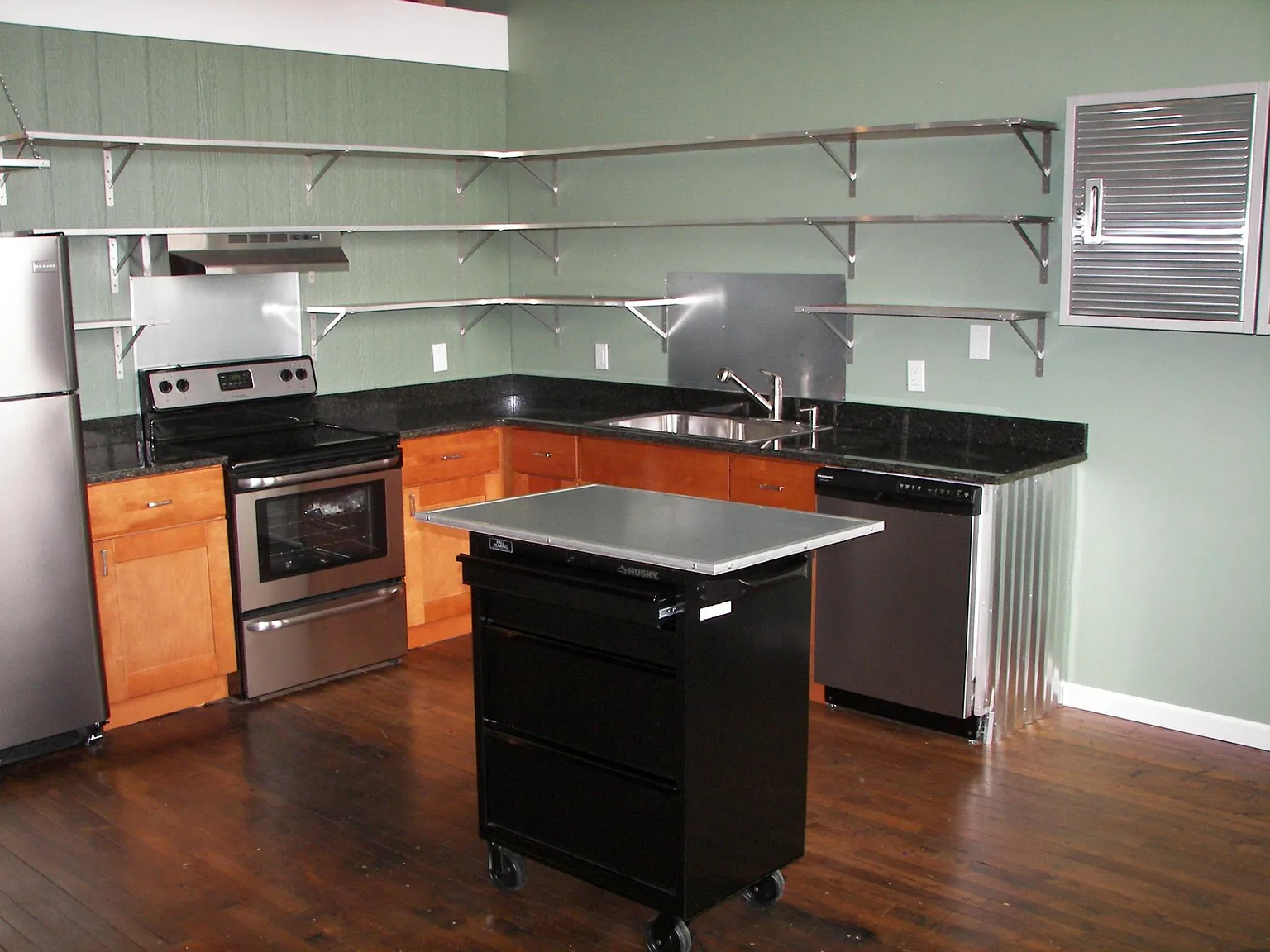 1 bed, 1000 sqft, $1,299 — Photo 2