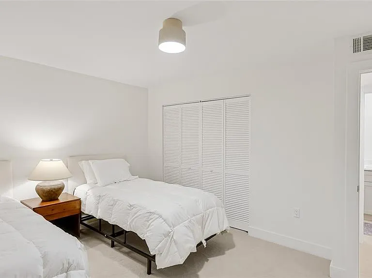 303 Springdale Dr #303 — Photo 20