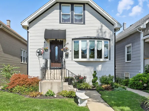 5716 W Waveland Ave, Chicago, IL 60634