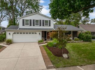 601 Menominee Ln, Naperville, IL 60563