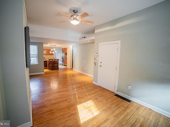 3rd image of 1917 Poplar St #1