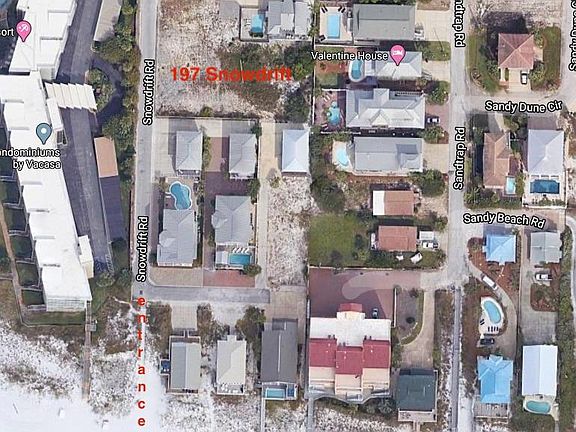 1 minute walk to private beach