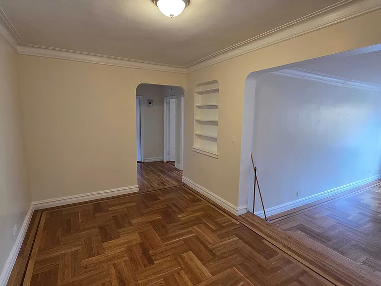 2845 University Ave #4C — Photo 2