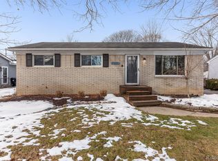 23225 Springbrook Dr, Farmington Hills, MI 48336