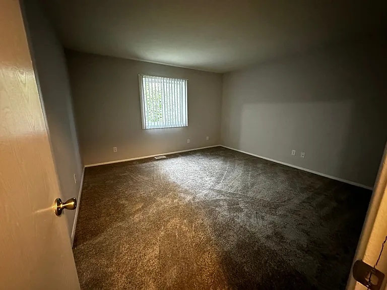 Coventry Court West Apartments — Photo 107