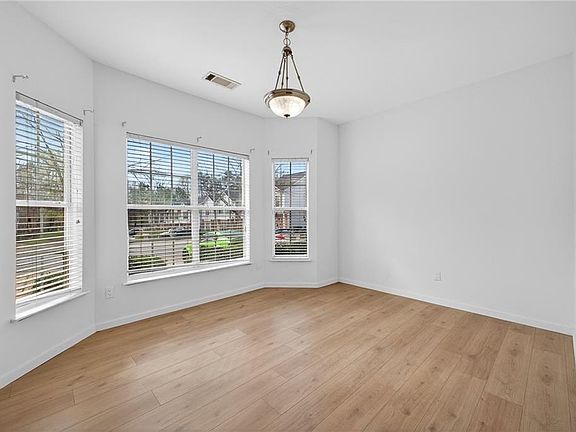 4th image of 2527 Walden Lake Dr