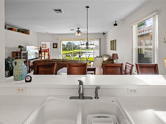 3rd image of 11227 Lakeland CIR