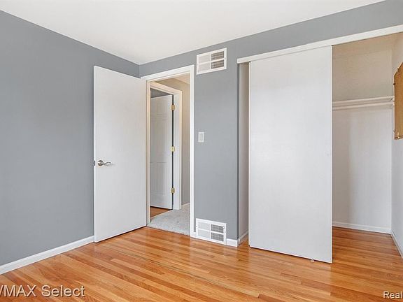 3rd image of 32280 Yonka Dr