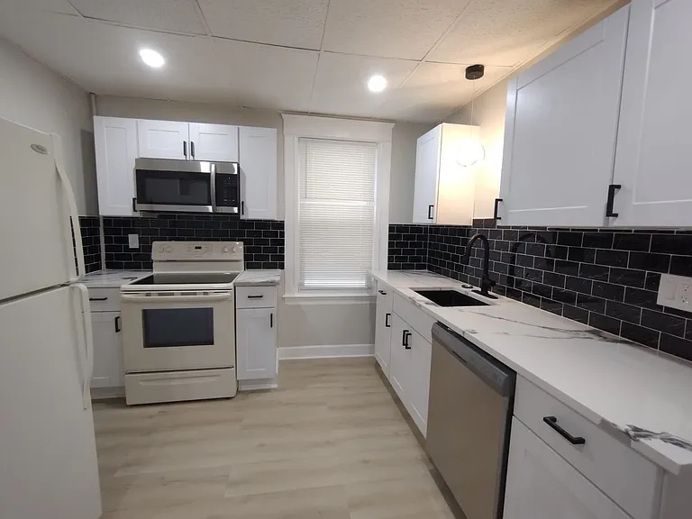 172 N Main St #2NDF — Photo 4