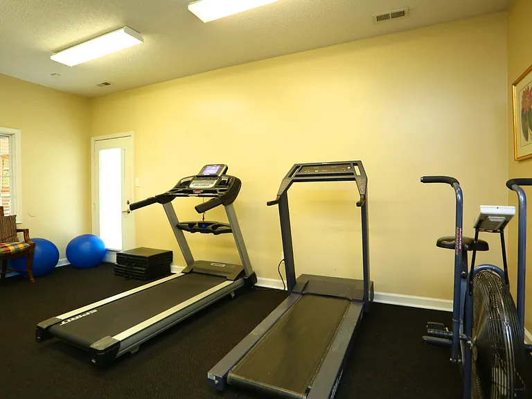 Taylor Pointe Apartments — Photo 31
