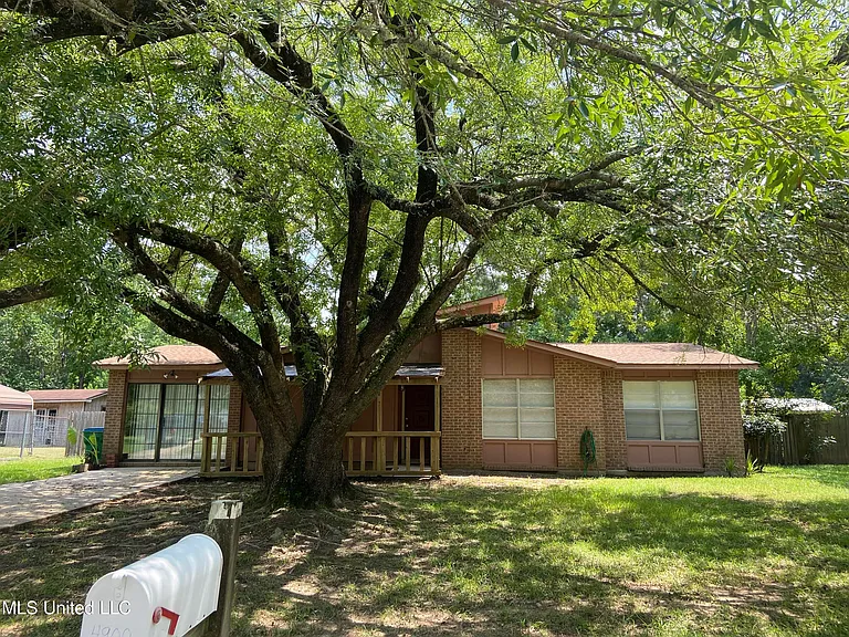 4908 Fairwood Dr — Photo 1