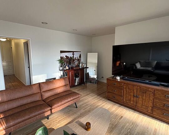3rd image of 3005 Ocean Front Walk APT A