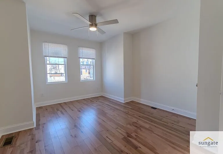 2726 E Monument St — Photo 8