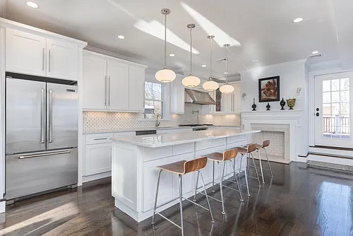 27 Howland St #2 Photo 1