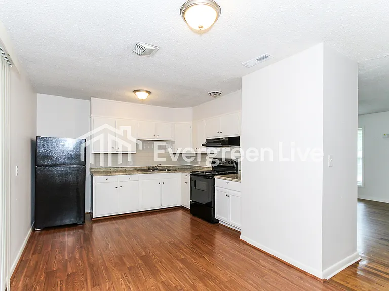 319 Pope Dr — Photo 6
