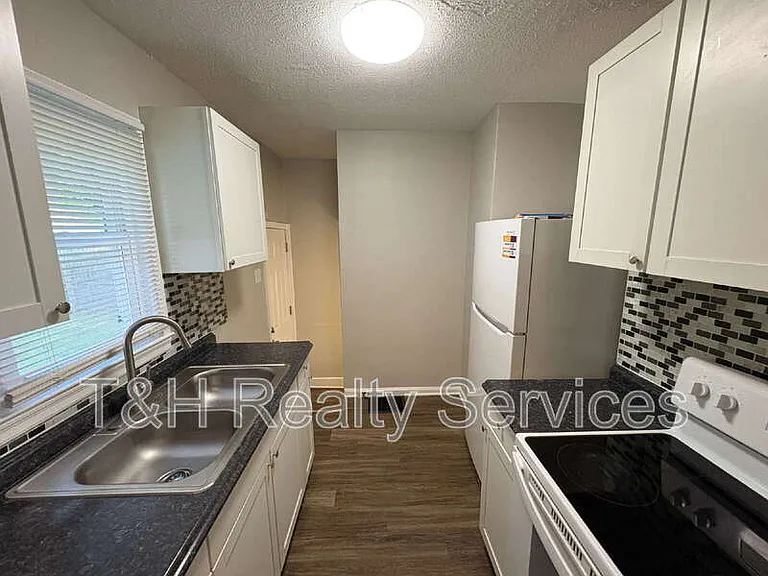 3363 Nicholas Ave — Photo 6