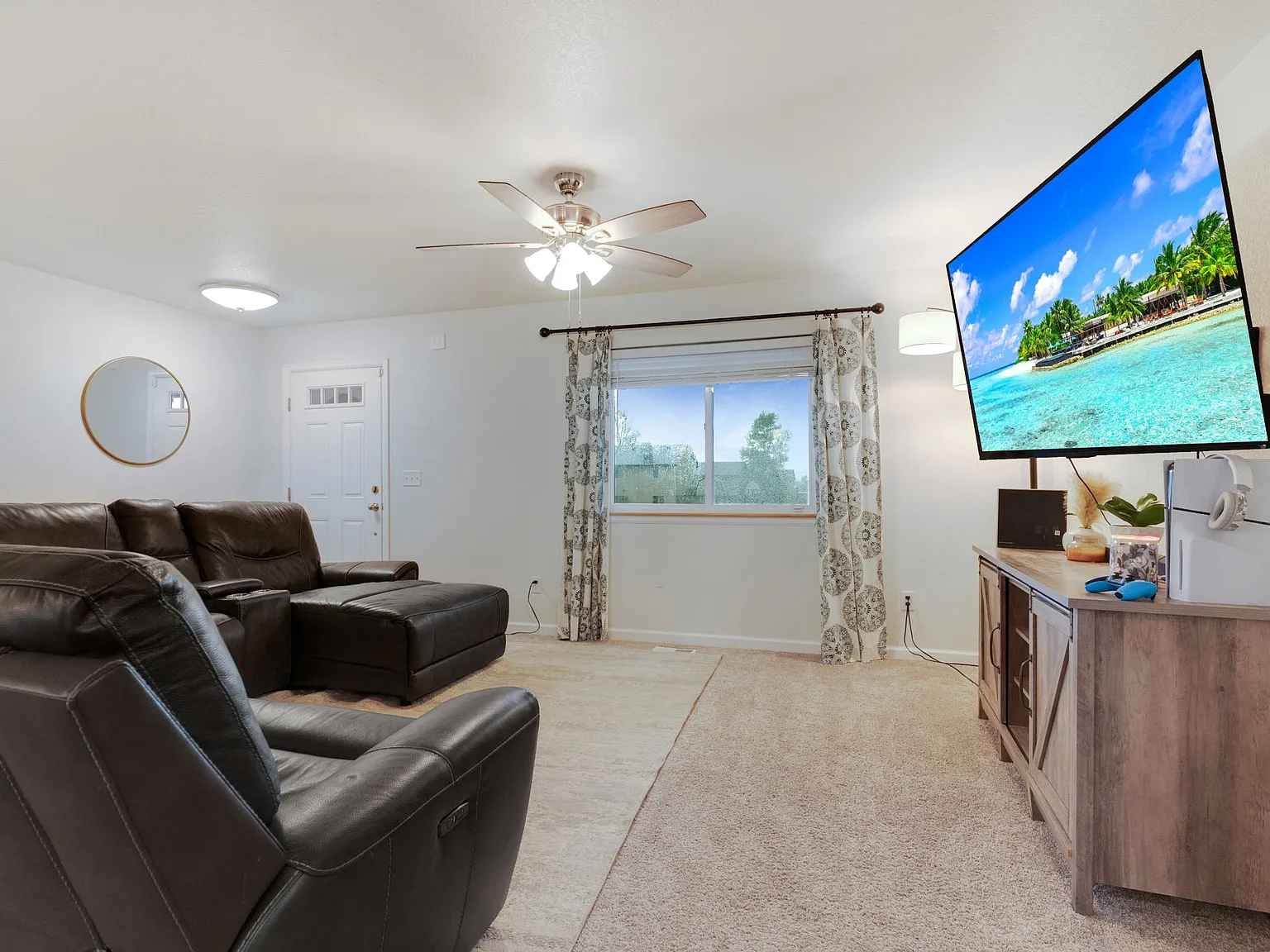 3 bed, 1330 sqft, $2,400 — Photo 2