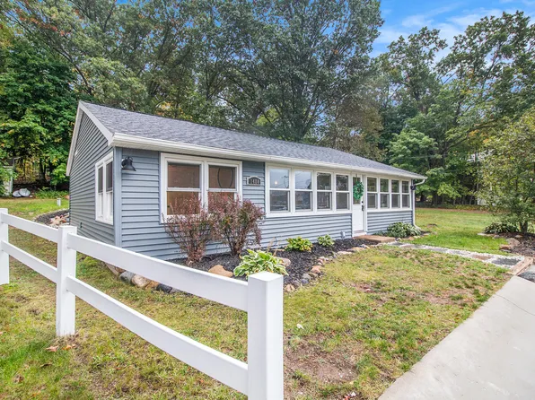 1480 Manitou Ln, Middleville, MI 49333