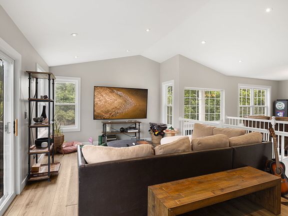3rd image of 3059 Tangley Oaks Trl
