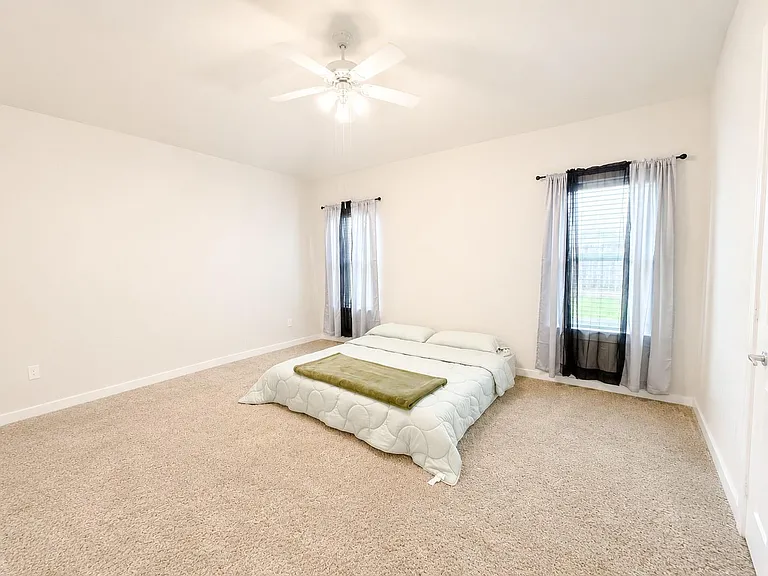 323 Bennett St — Photo 11