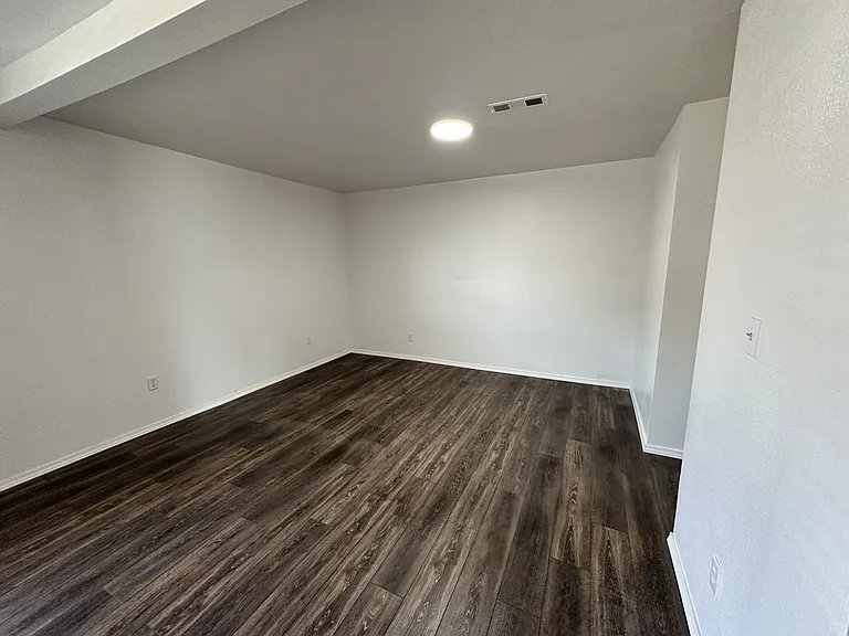2700 Yorkshire Ave — Photo 7