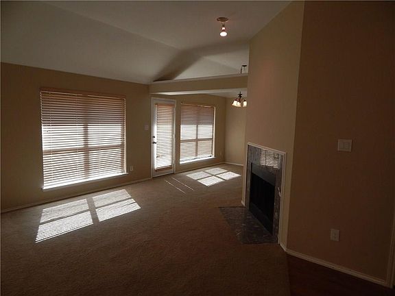 2nd image of 3812 Suffolk Ln