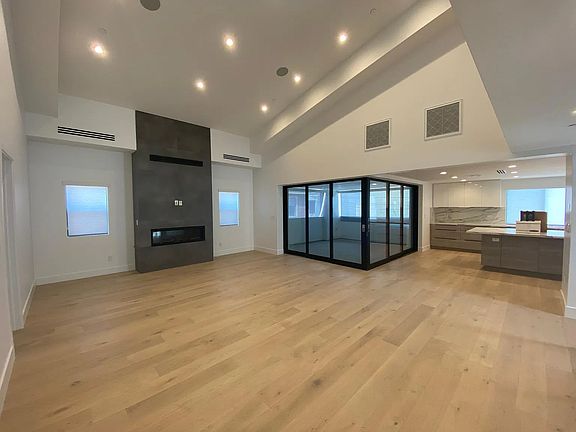 2nd image of 213 32nd St