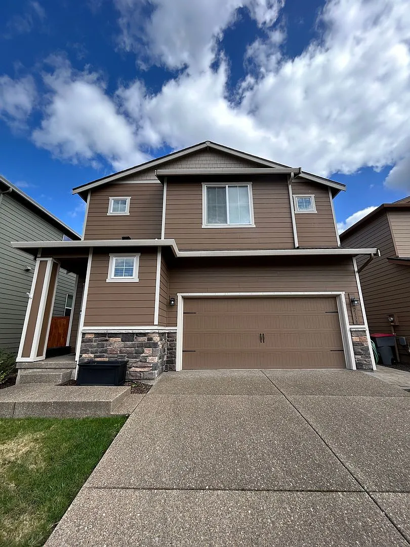 Beautiful 4 Bedroom, 2.5 Bath House in NW McMinnville- Close to Parks and Schools — Photo 1