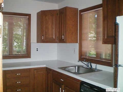 5th image of 32 Cinderella Ln