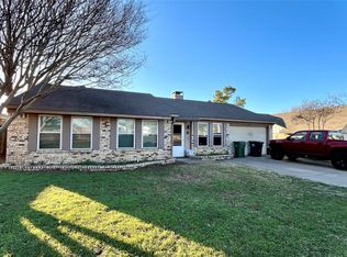 4218 Worth Forest Dr, Arlington, TX 76016