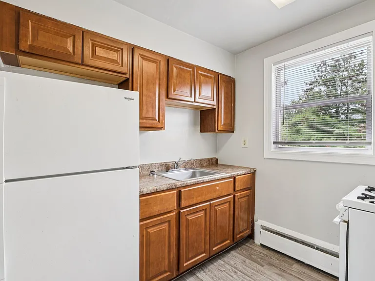 Oaklee Village Apartments — Photo 48