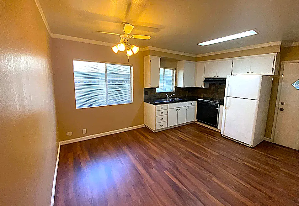 2 bed, 1000 sqft, $4,200 — Photo 3