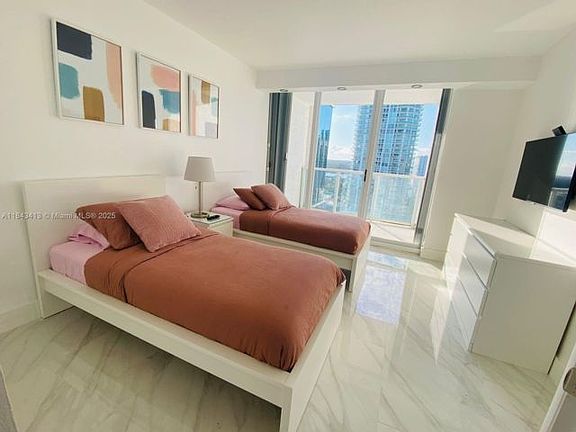 5th image of 16445 Collins Ave APT 1624