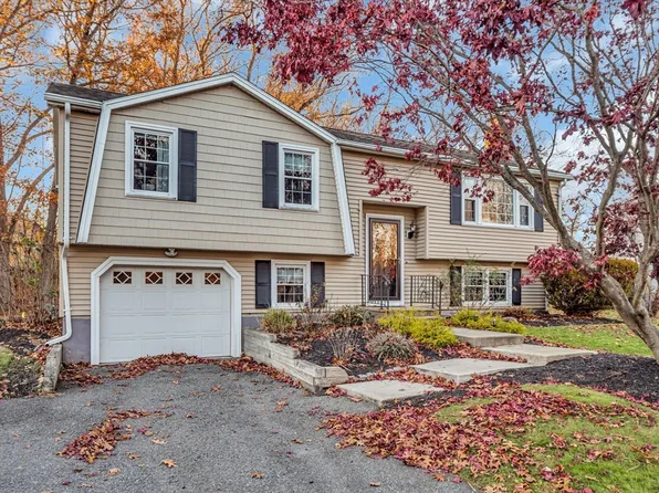 99 Lincolnshire Dr, Haverhill, MA 01835