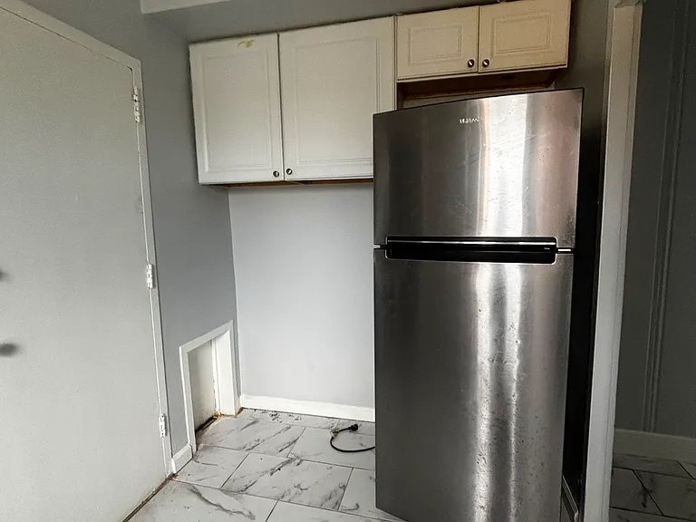 907 Park Ave #D21 — Photo 2