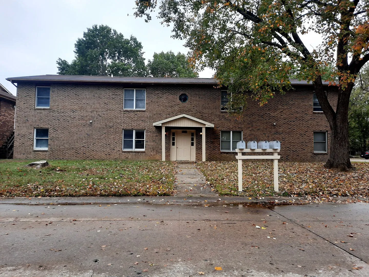 Sycamore 611 — Photo 1