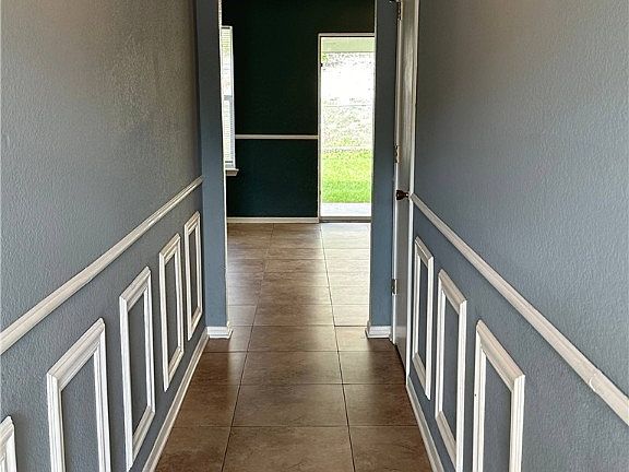 3rd image of 1302 Elke Cir