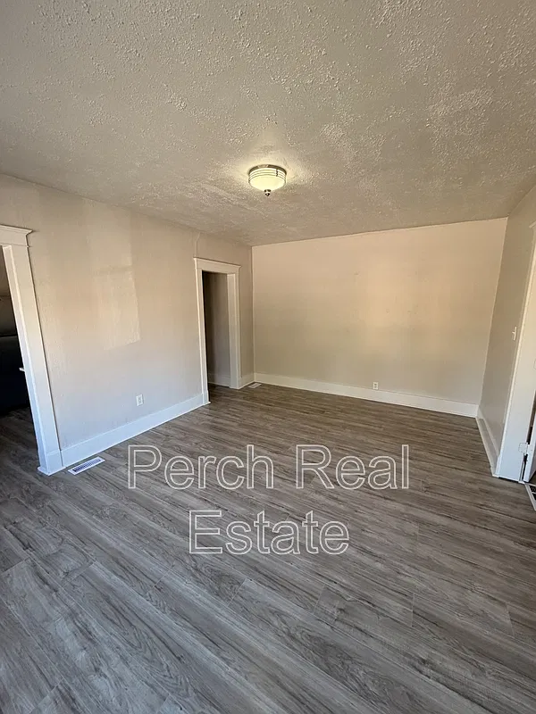 3 bed, 1.0 bath, 1912 sqft, $2,350 — Photo 4