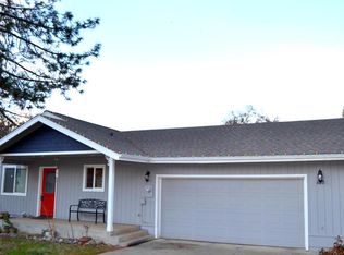 402 W River St, Cave Junction, OR